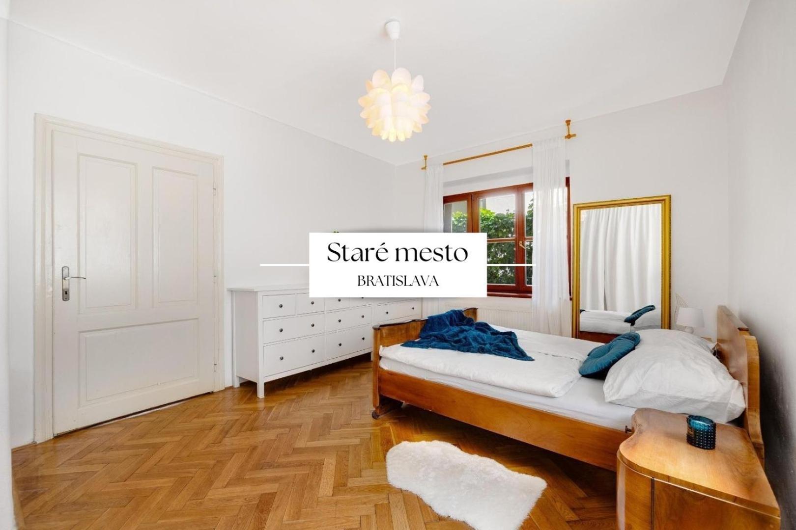 Stylish Historical Apartment + Backyard Bratislava Exteriér fotografie