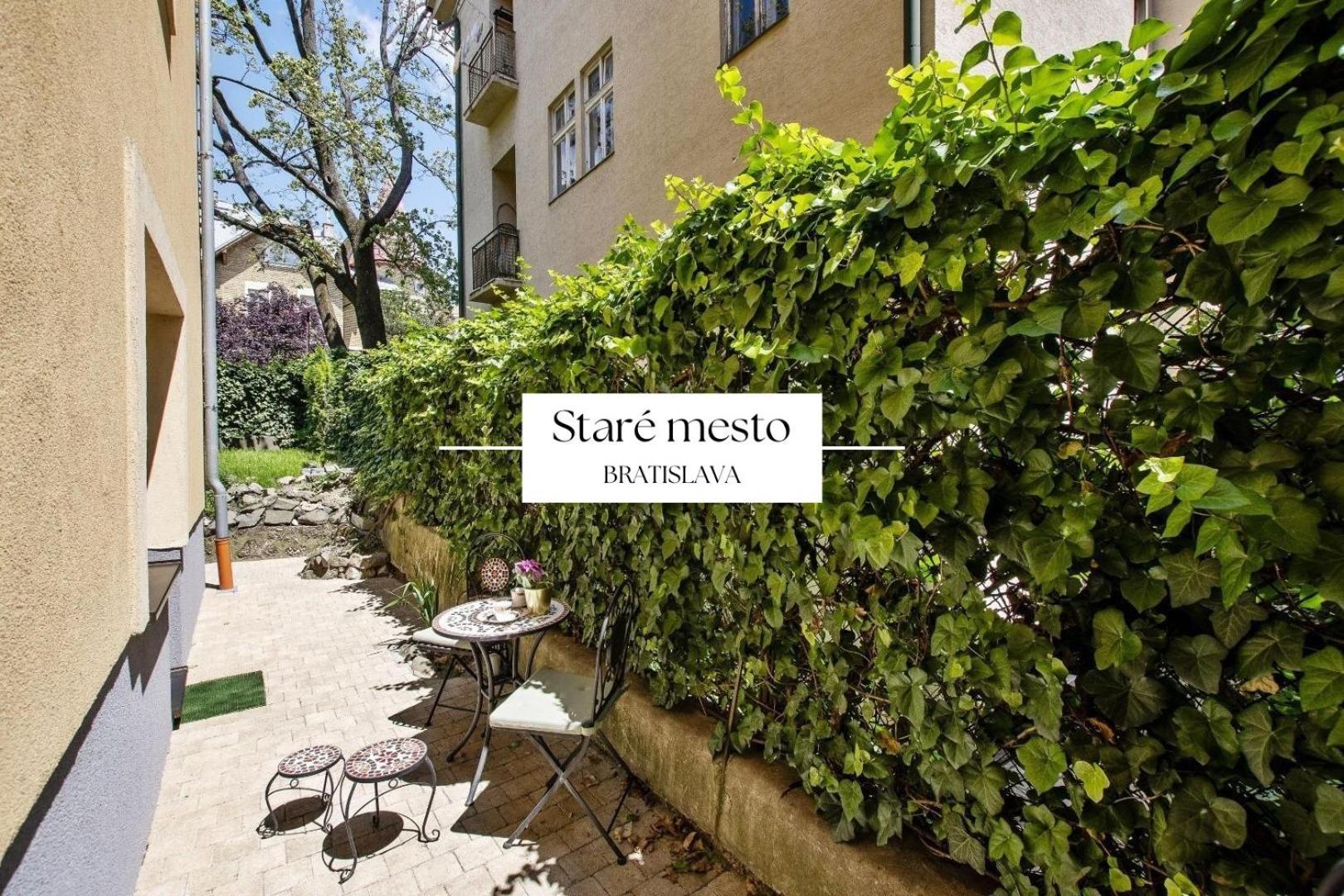 Stylish Historical Apartment + Backyard Bratislava Exteriér fotografie